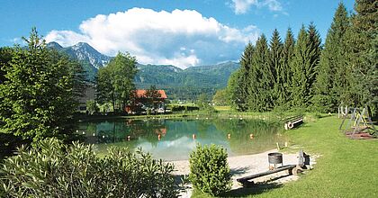 Hausgalerie von der Sommerreise der Ferienanlage Forellenhof in Kärnten in Österreich am Faaker See. Badesse im Sommer