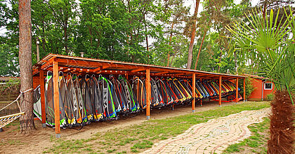 Surfboards. Klassenfahrten mit hoefer sport und reisen an der Ostsee in pepelow in deutschland.