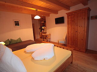 3er Ferienwohnung Nr.3 im Haus Gamsalm in Österreich im Grossglockner Resort mit Hoefer Sport und Reisen.