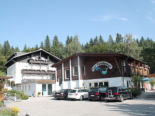 Hausgalerie von der Sommerreise der Ferienanlage Forellenhof in Kärnten in Österreich am Faaker See. Gesamte Anlage