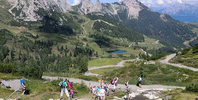 Aktivurlaub und Sommerurlaub in der Ferienanlage Forellenhof in Kärnten in Österreich. Wandern in der Gruppe