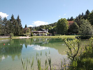 Hausgalerie von der Sommerreise der Ferienanlage Forellenhof in Kärnten in Österreich am Faaker See. Dicht am see