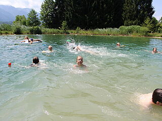 Aktivurlaub und Sommerurlaub in der Ferienanlage Forellenhof in Kärnten in Österreich. Badesee