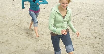 Klassenfahrten in Holland im Ijselmeer. Spaß am Sand-Strand