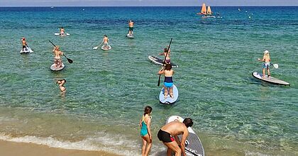 Das Meer und der Strand in algajola im Sommerurlaub nach Korsika in Frankreich mit ABeR - Alternative Bus Reisen.