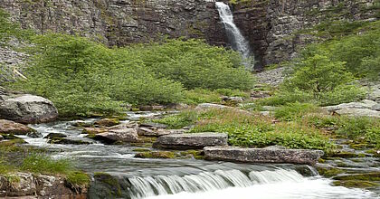 Wasserfall auf der Sommerreise im Sommer Camp Idre in Schweden.